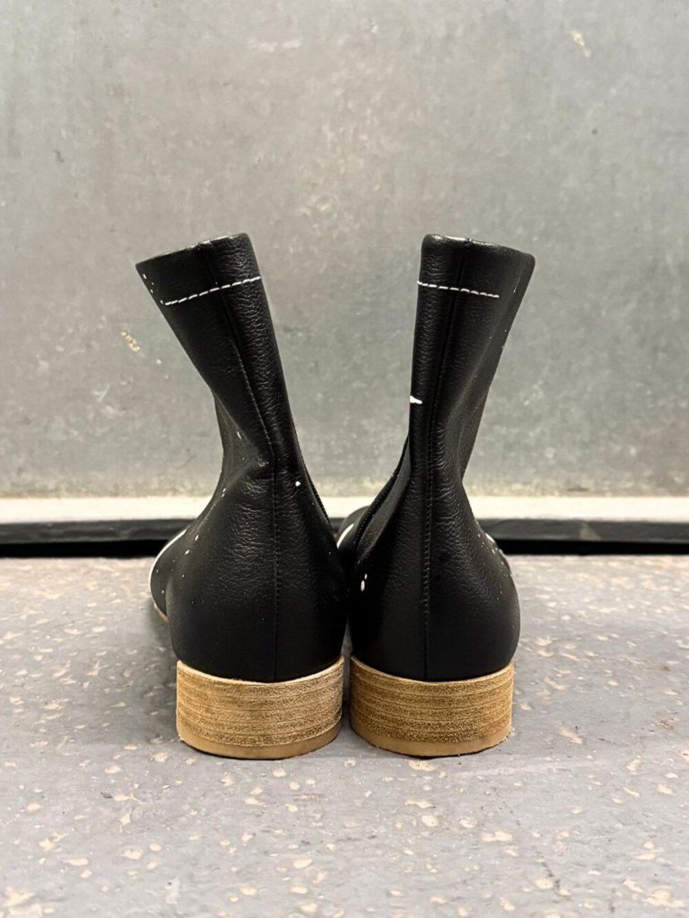 MAISON MARGIELA MM6 BLACK LEATHER PAINT SPLATTER BOOTS - Picture 5 of 14